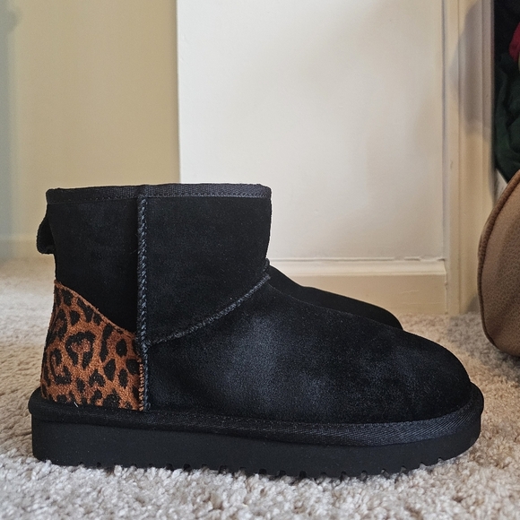 Kookaburra By UGG NWOB Suede Fur Womens Boots "Black and Cheetah Print" Size 5 - Picture 1 of 9